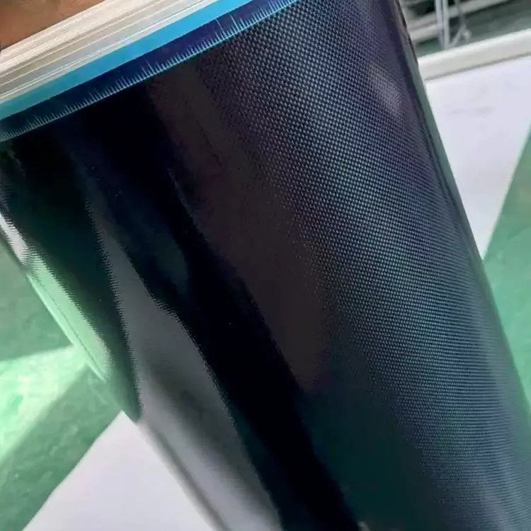 Fibra de carbono pré-impregnada de baixa densidade